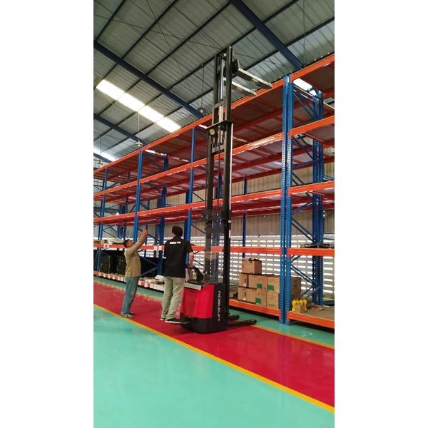 Hand Forklift Stacker Full Electric cap 1.6 Ton Tinggi 5.3 m merk Noblelift Harga Terjangkau dan bergaransi
